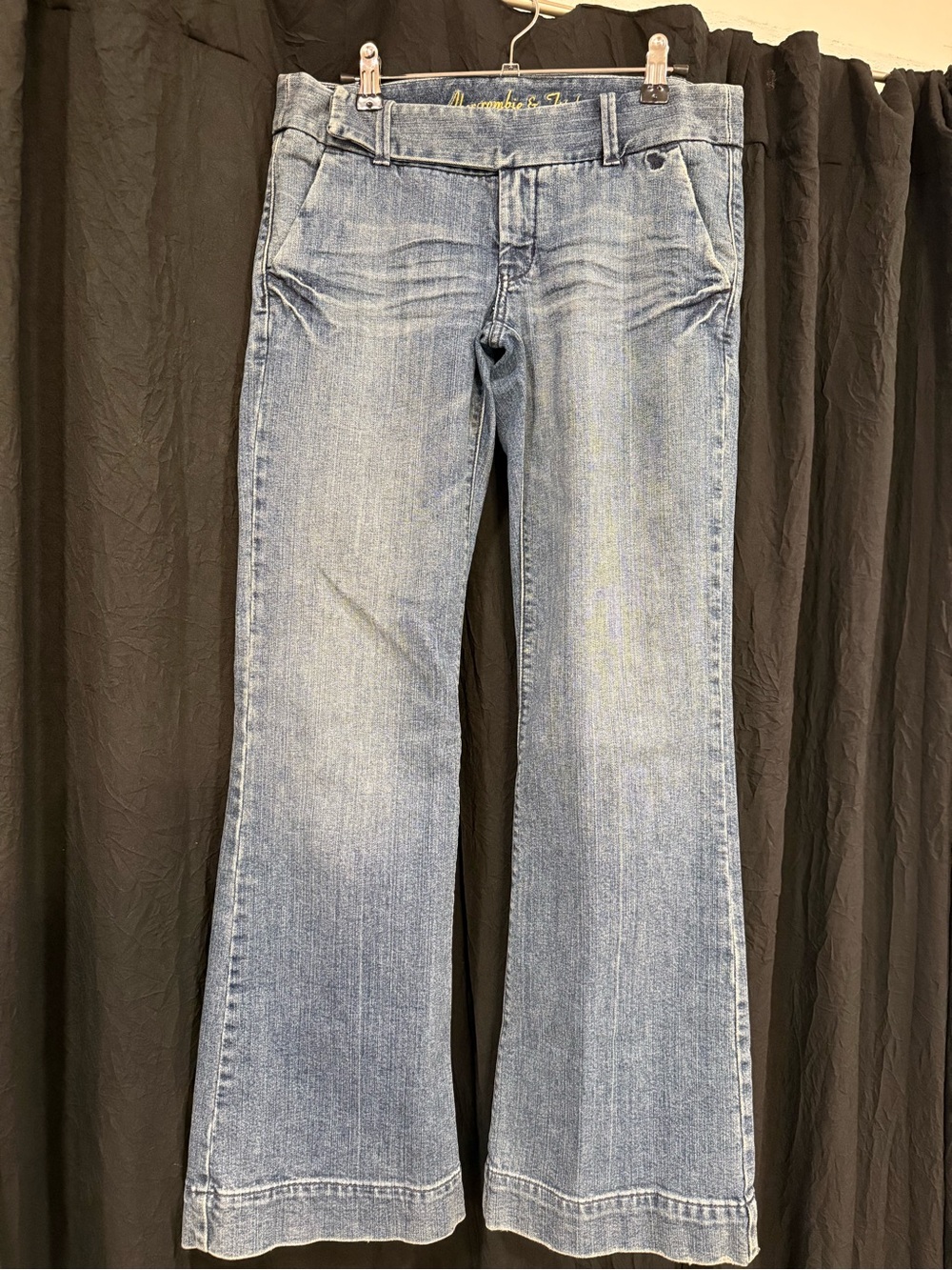 Abercrombie & Fitch Y2K Light Wash Flare Jeans – Size 2 Short